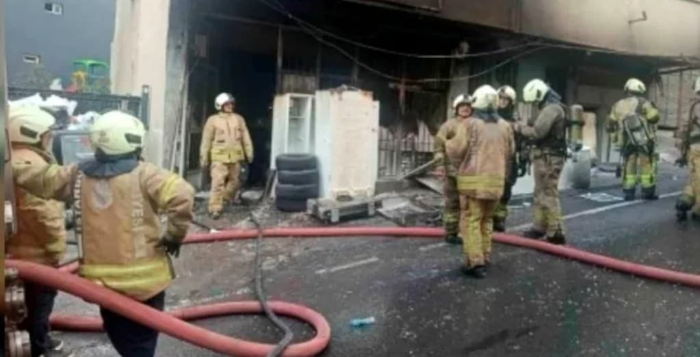 yangında mahsur kalan işçiler duvarı delerek kurtuldu