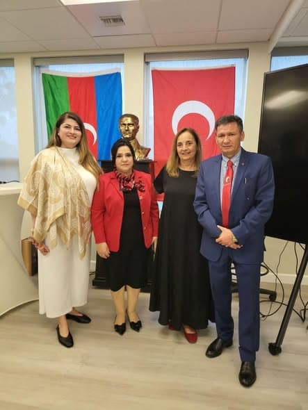 AZERBAYCAN İLE TÜRKİYE ARASINDAKİ MANEVİ KÖPRÜYÜ RENGLERE ÇEVİREN ADAM