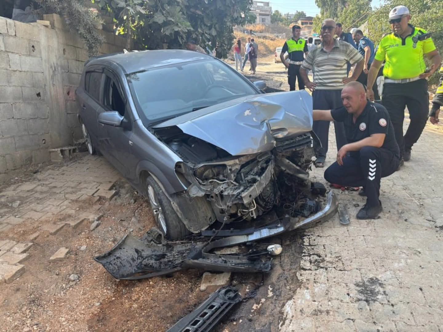ASFALTAMA MAKİNESİNE ÇARPTI SÜRÜCÜ HAYATINI KAYBETTİ