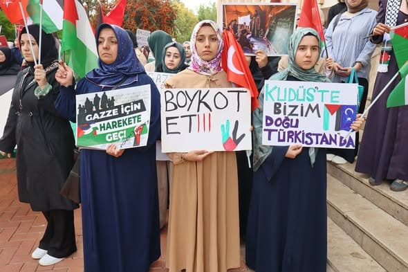 GAÜN ÖĞRENCİLERİNDEN FİLİSTİN’E DESTEK YÜRÜYÜŞÜ